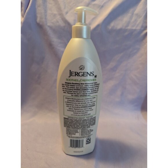Jergens Soothing Aloe Moisturizer With Cucumber Extract & Aloe Vera 21 Oz Pump - Picture 2 of 2